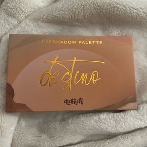 alamar cosmetics destino eyeshadow pallet